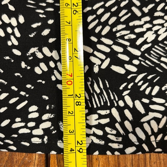 Catherines Black & White Button Front Blouse Size 0X 14/16 Woman - Picture 2 of 10